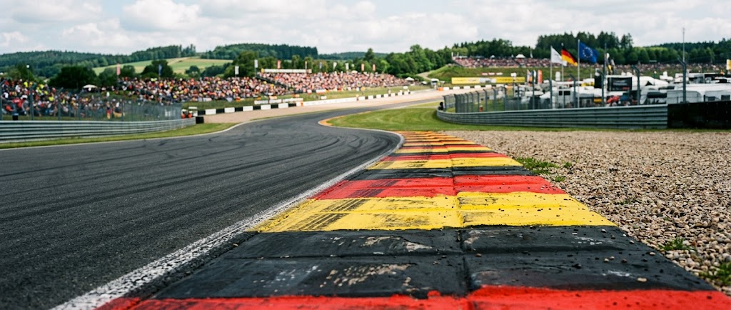 Dettaglio sul cordolo della pista del Sachsenring.