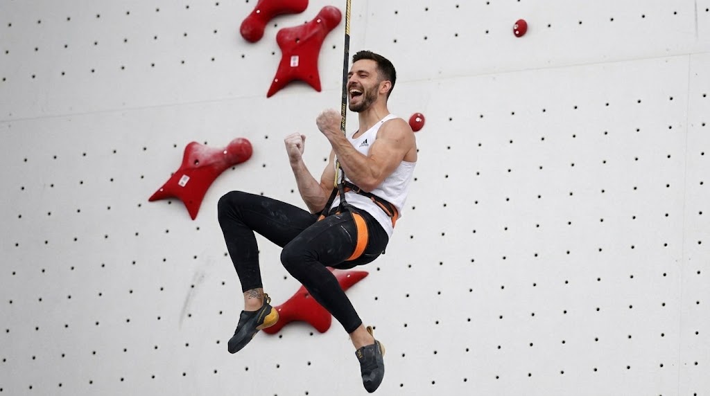 Europei arrampicata 2026, atleta festante dopo la vittoria.